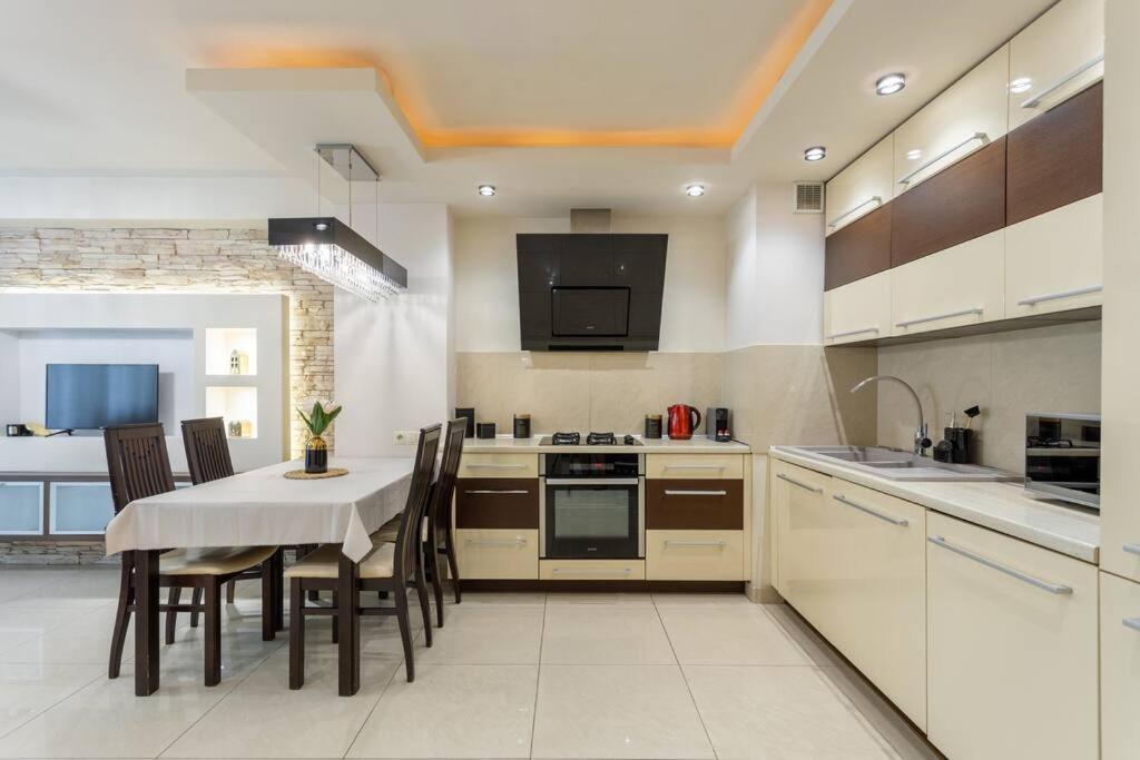 Close-urban Chic - One Bedroom -luxury - Grzybowska 5 Warszawa